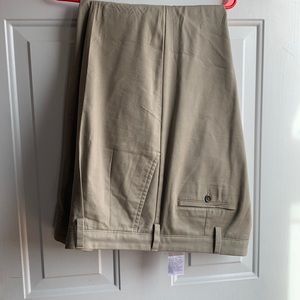 Docker khaki w42 l32 gently used